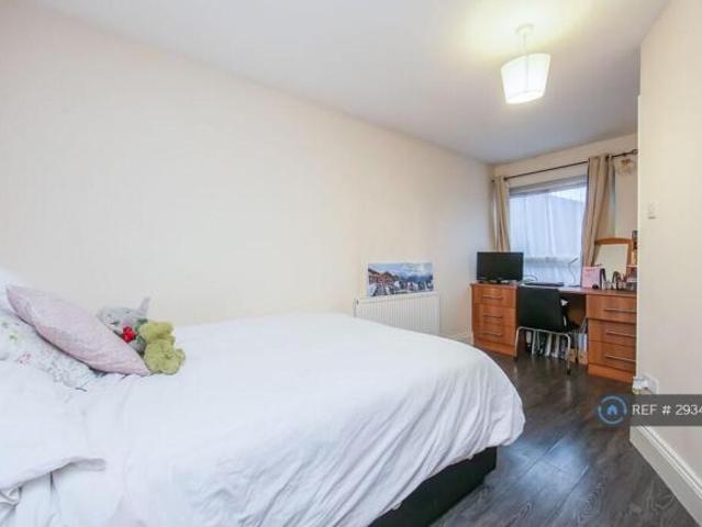 Maisonette for rent in Cat Hill