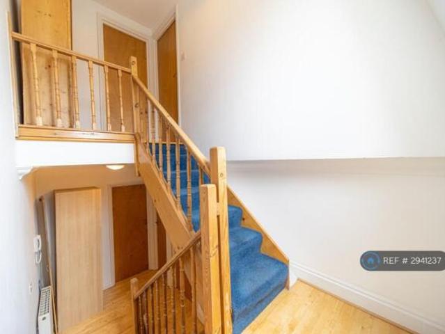Maisonette for rent in Cat Hill