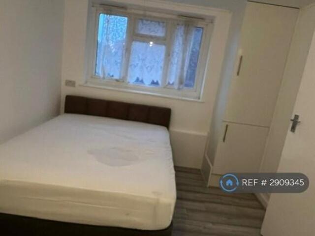 Maisonette for rent in Cat Hill