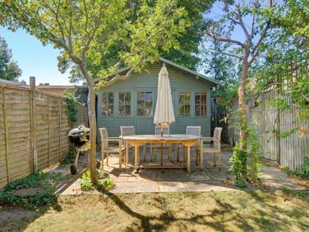 Maisonette for rent in Cat Hill