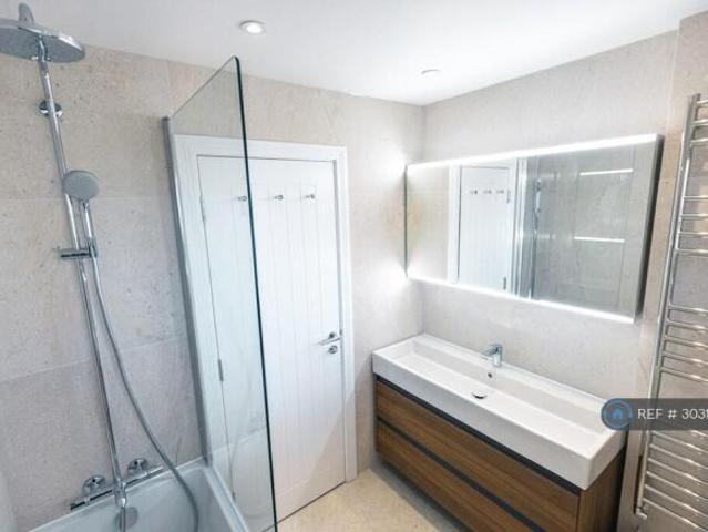 Maisonette for rent in Cat Hill