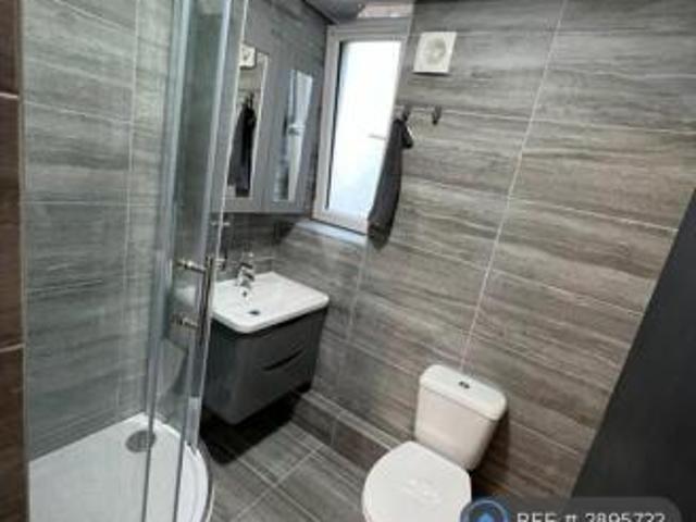 Maisonette for rent in Cat Hill