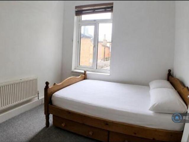 Maisonette for rent in Cat Hill