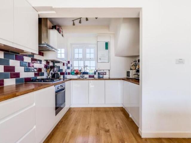 Maisonette for rent in Cat Hill