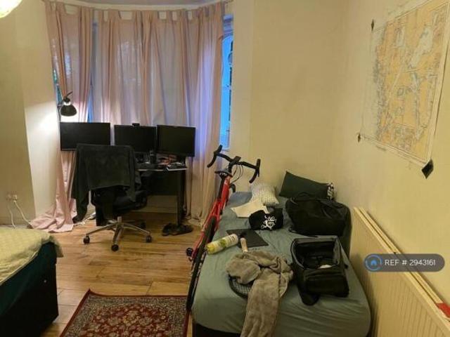 Maisonette for rent in Cat Hill