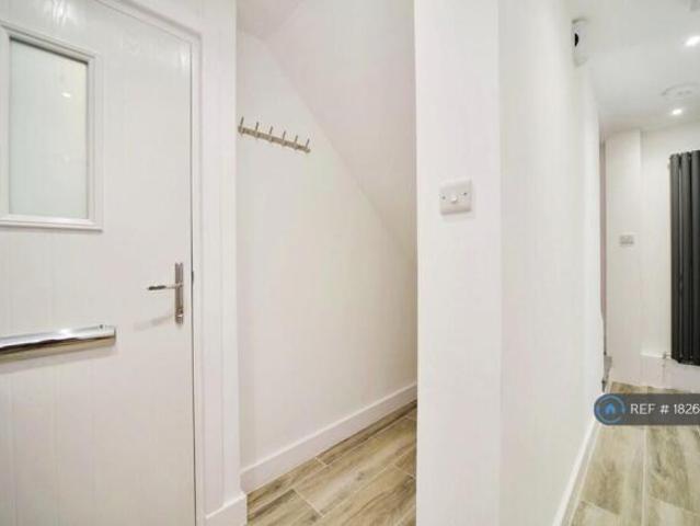 Maisonette for rent in Cat Hill
