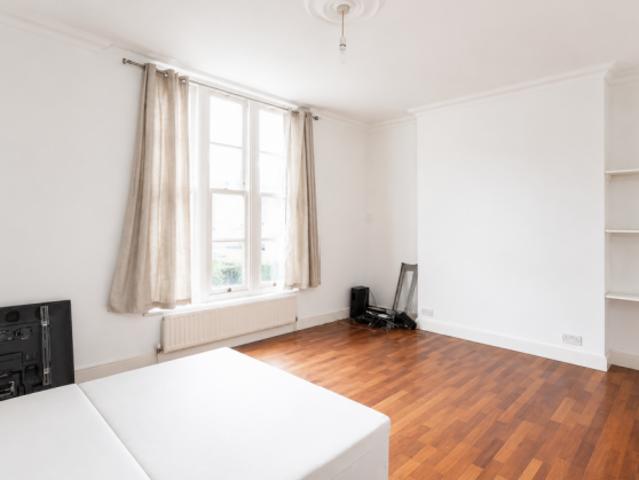 Maisonette for rent in Cat Hill