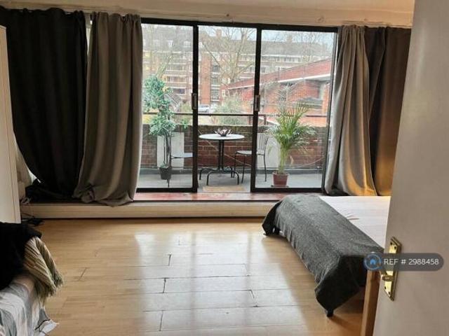 Maisonette for rent in Cat Hill