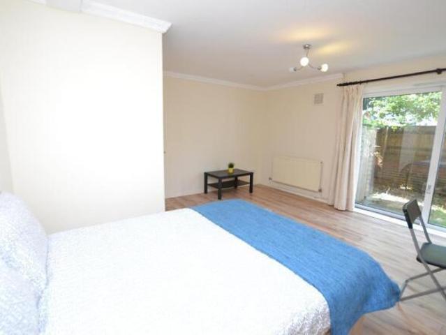 Maisonette for rent in Mile End, Greater London