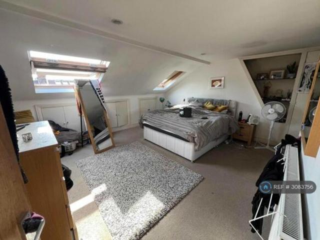 Maisonette for rent in Cat Hill, England