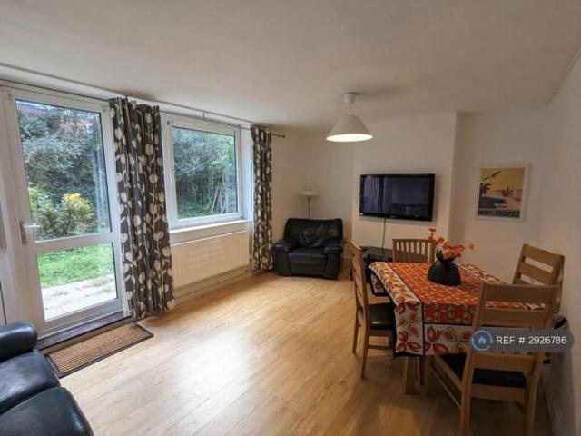Maisonette for rent in Cat Hill