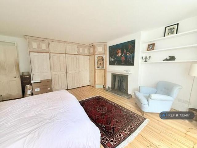 Maisonette for rent in Cat Hill, England