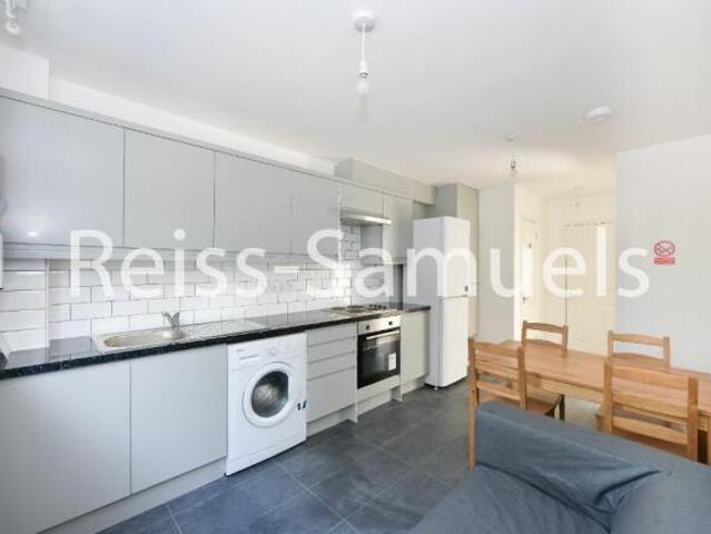 Maisonette for rent in Cat Hill
