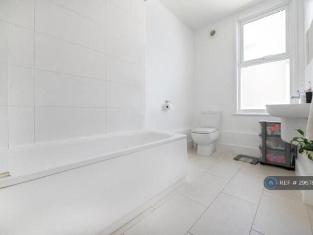 Maisonette for rent in Cat Hill