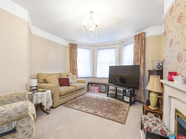 Flat for sale in Kilburn, Greater London