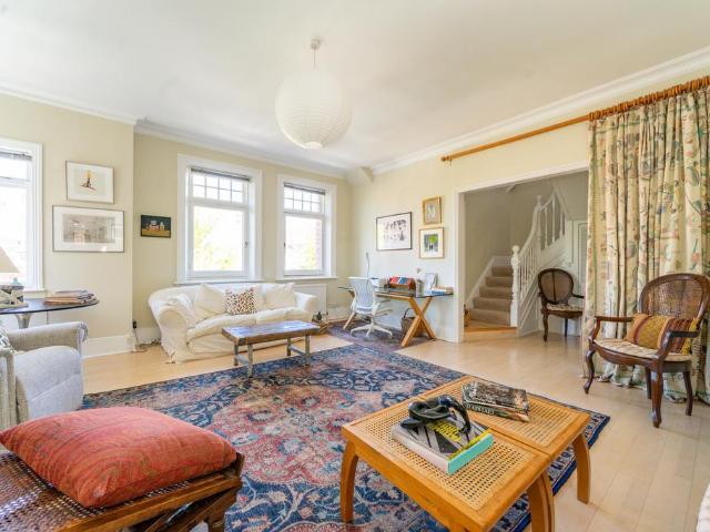 Flat for sale in Belsize Park, Primrose Hill