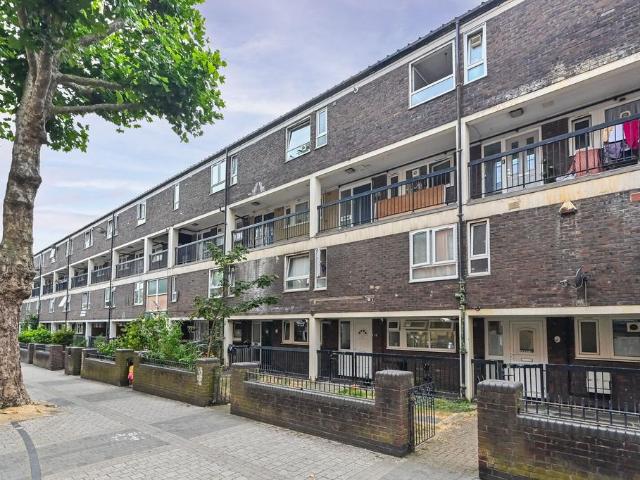 Flat for sale in Old Ford, Bow