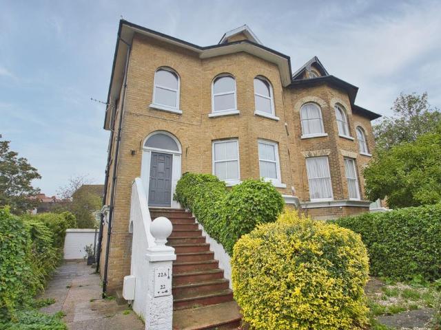 Flat for sale in Tower Hamlets, Ash