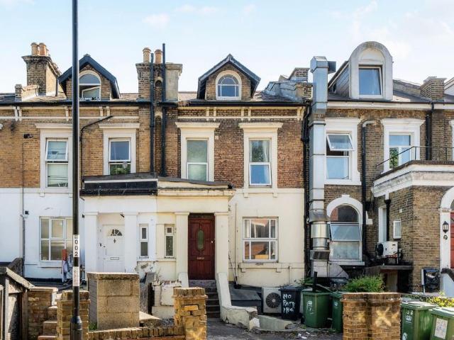 Flat for sale in London Borough of Lewisham, Greater London