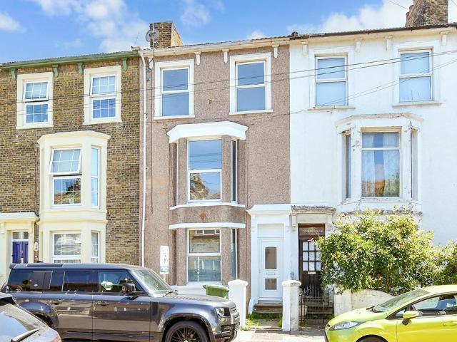 Flat for sale in Sheerness, Oad Street