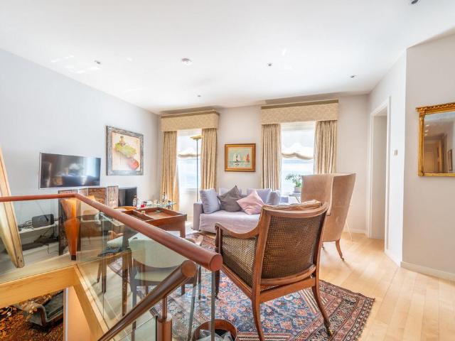 Flat for sale in Notting Hill, Greater London