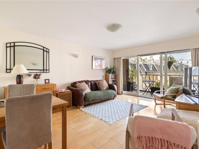 Flat for sale in Hotwells, Feckenham
