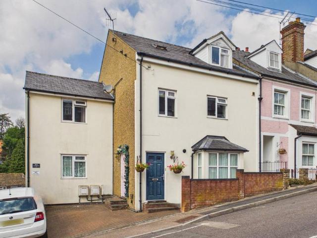 Flat for sale in Hammerfield, Pouchen End