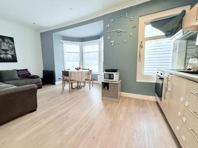 Flat for sale in Harringay, Greater London