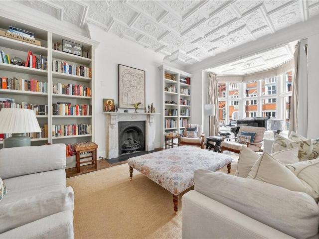 Flat for sale in South Kensington, Isle Of Man