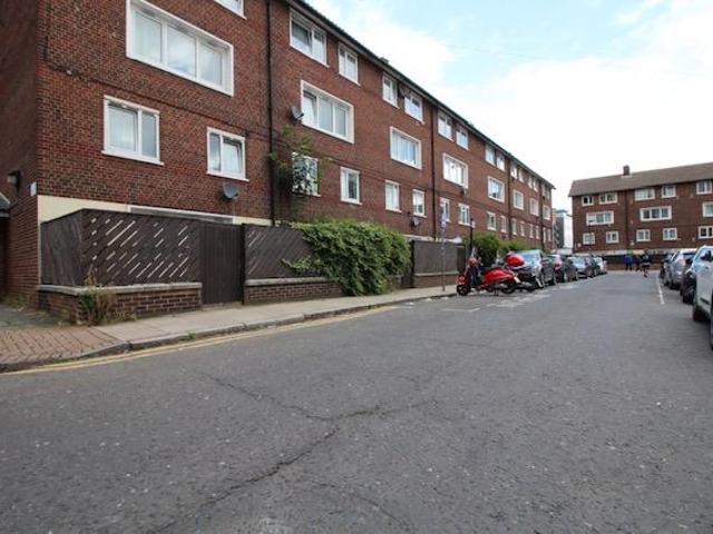 Flat for sale in Stratford Marsh, Greater London