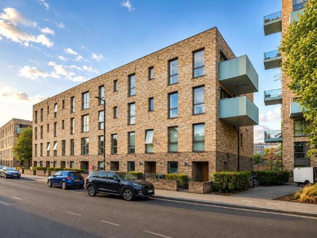 Flat for sale in London Borough of Southwark, Greater London