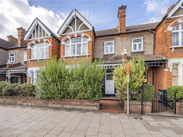 Flat for sale in Wimbledon Park, Greater London