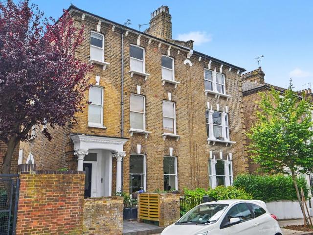 Flat for sale in Tufnell Park, Greater London