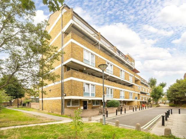 Flat for sale in Old Ford, Greater London