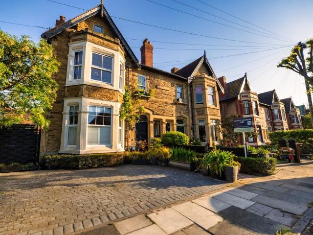 Flat for sale in Grange, West Kirby
