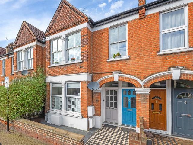 Flat for sale in Earlsfield, Greater London