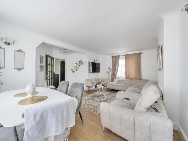 Flat for sale in Kingsbury, Greater London