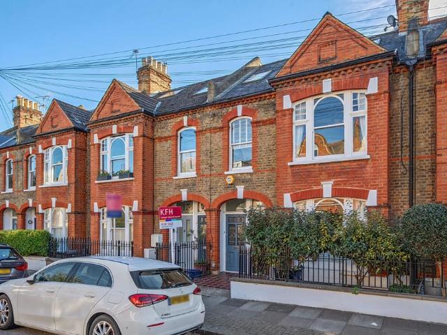 Flat for sale in London Borough of Wandsworth, Greater London