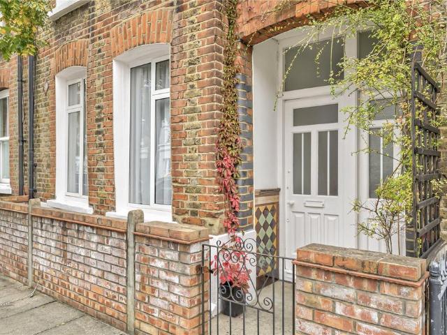 Flat for sale in Vauxhall, Greater London