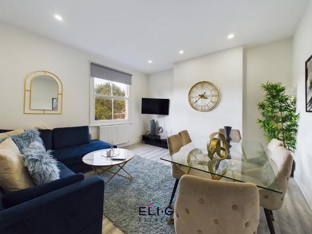 Flat for sale in Hendon, Greater London