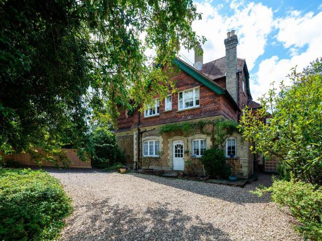Flat for sale in Charlotteville, Westborough