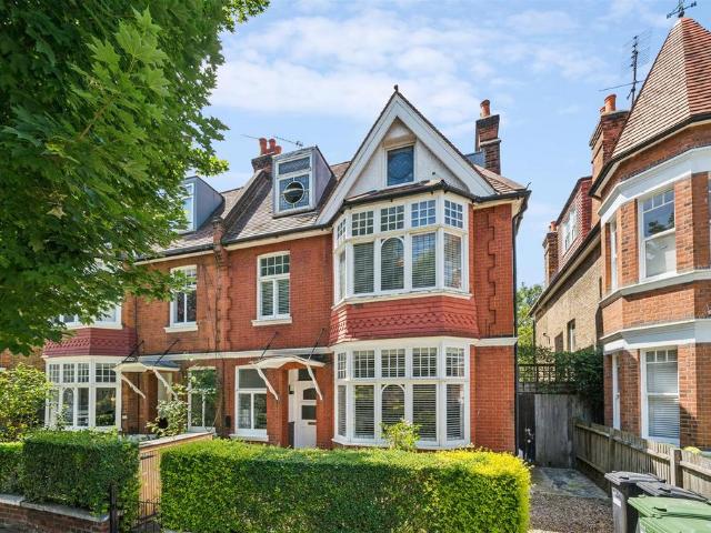 Flat for sale in Greater London