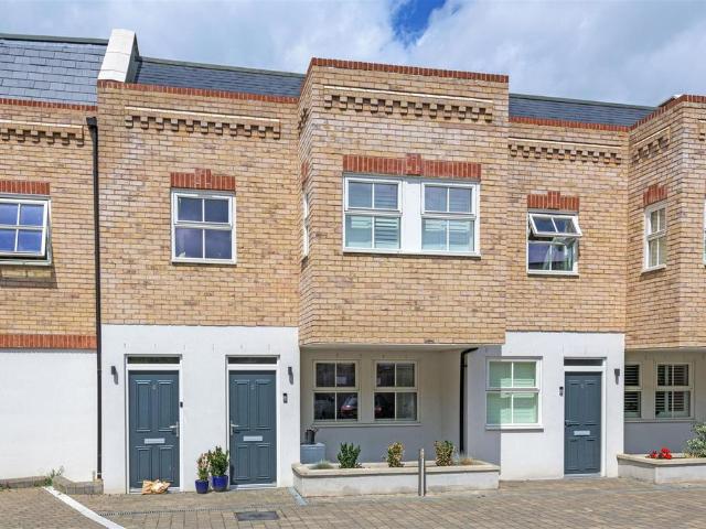 Flat for sale in East Sheen, Greater London