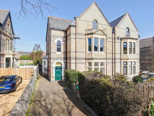 Flat for sale in Morristown, Penarth