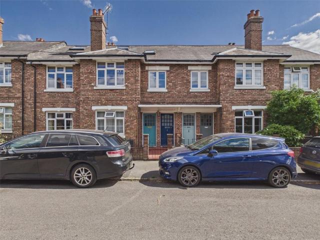 Flat for sale in Earlsfield, Greater London
