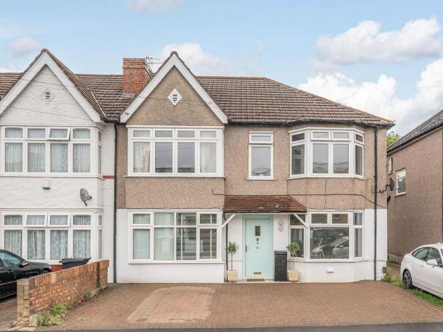 Flat for sale in London Borough of Merton, Mitcham