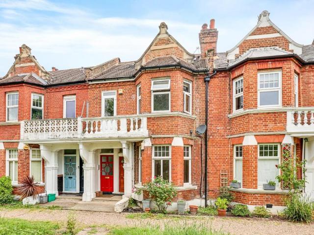 Flat for sale in London Borough of Lewisham, Forest Hill