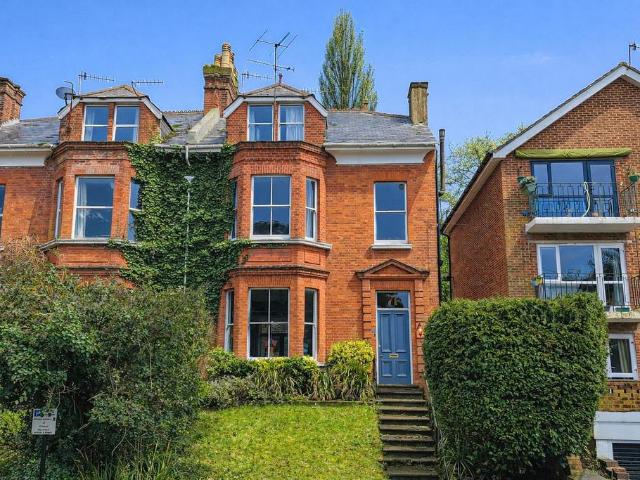Flat for sale in Blacklands, Guestling Green