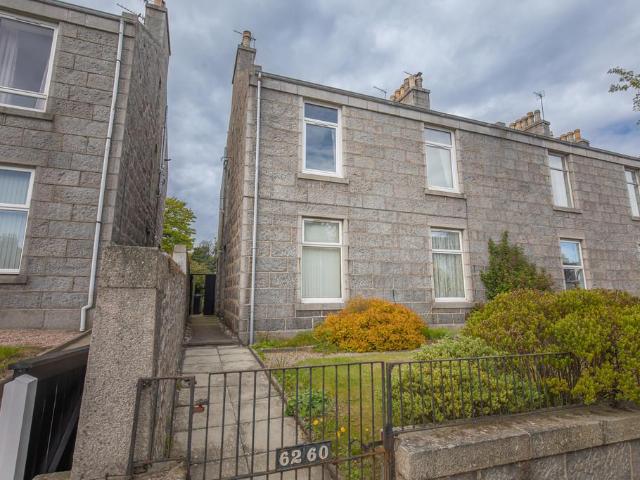 Flat for sale in Ballindoch, Scotland