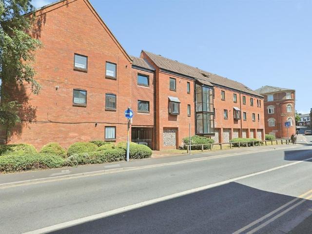 Flat for sale in Heigham Grove, East Bank
